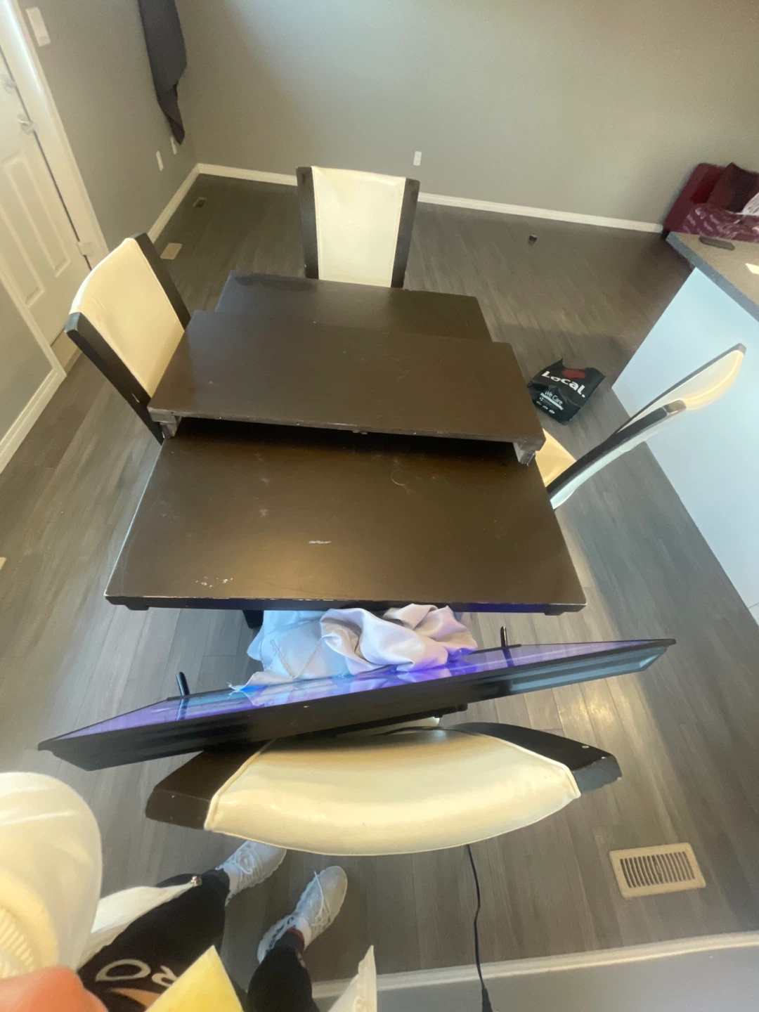 Dining table and chair set
