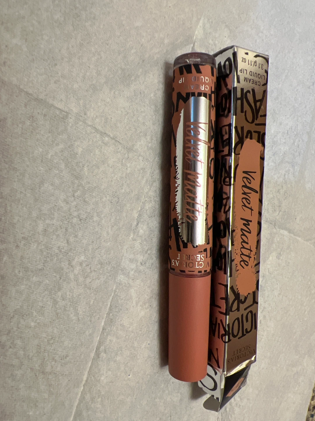 Victoria's Secret Velvet Matte Lip Cream in Show Stopper