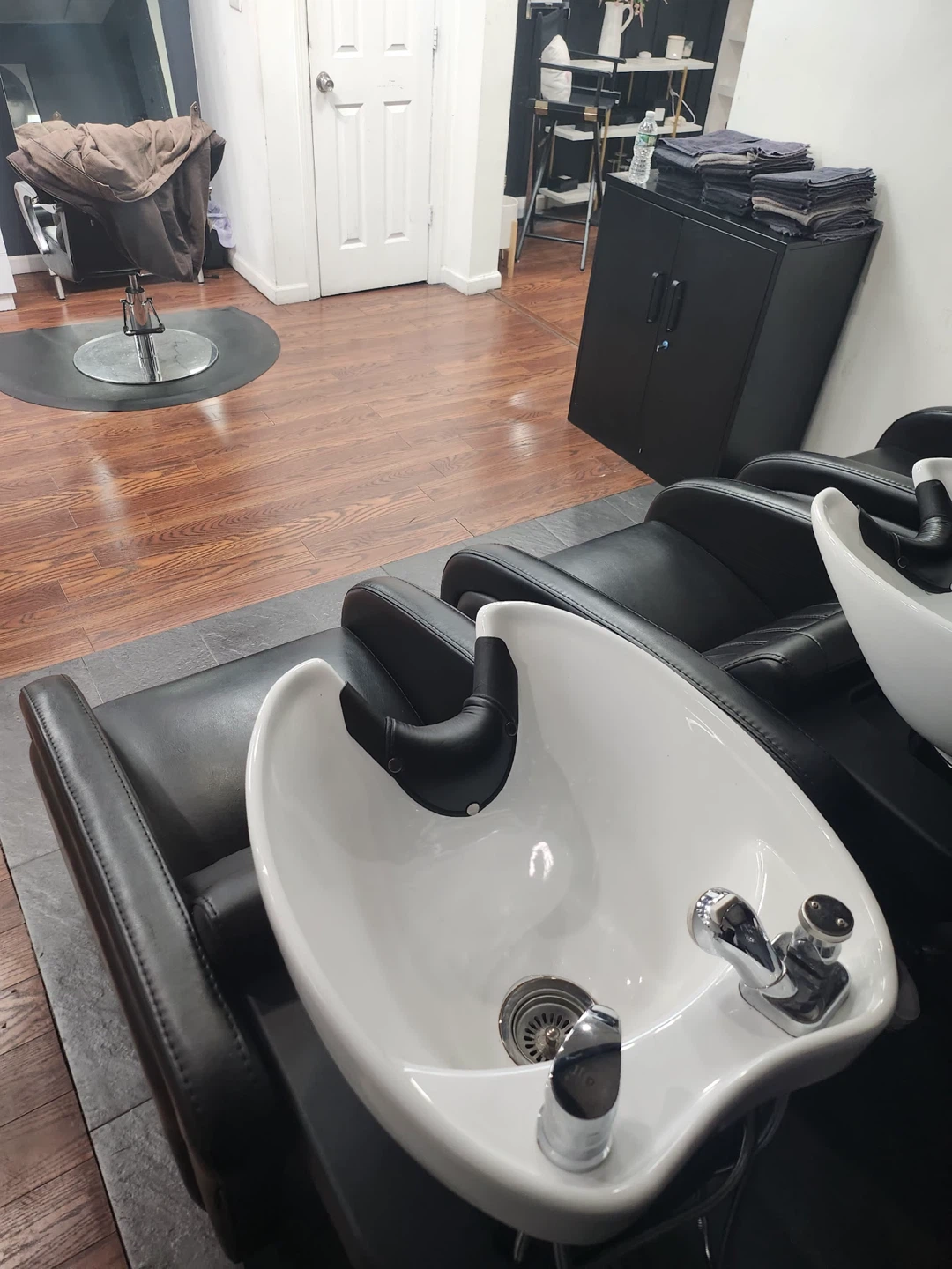 DIR Salon Shampoo Stations