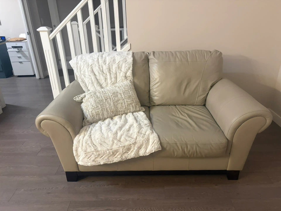 Leather Sofa & Loveseat Set – Good Condition - photo 2