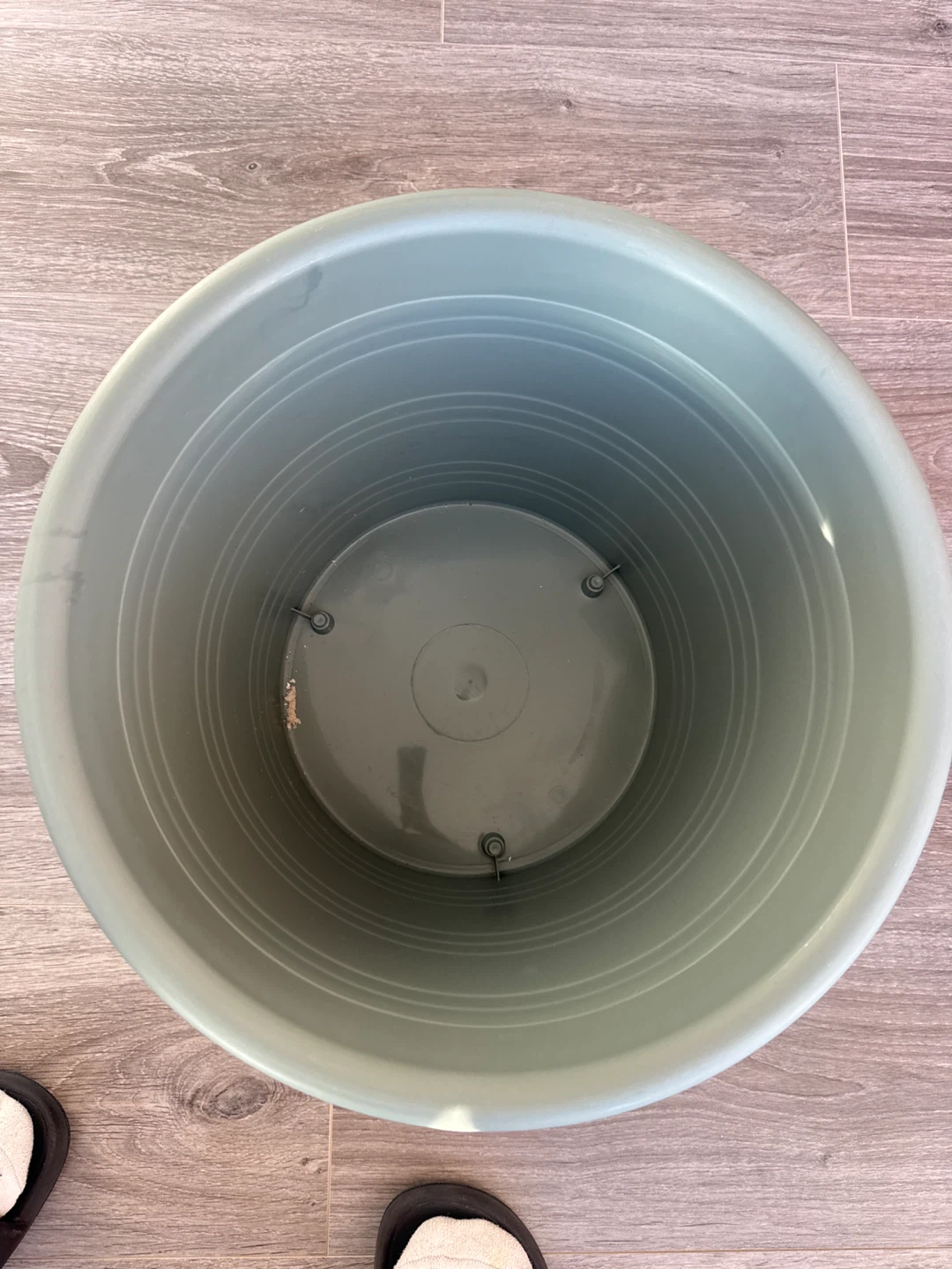 Grey Plastic Planter - photo 2