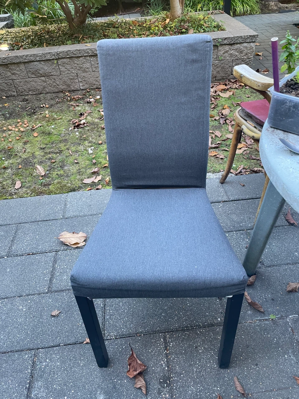 Outdoor patio set with table and four assorted chairs - photo 2