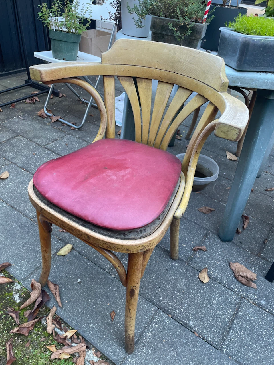 Outdoor patio set with table and four assorted chairs - photo 3