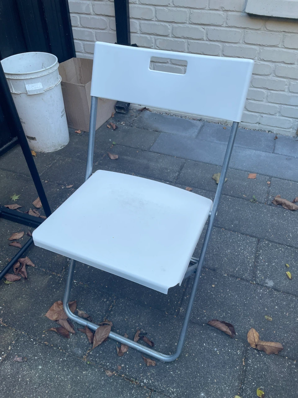 Outdoor patio set with table and four assorted chairs - photo 4