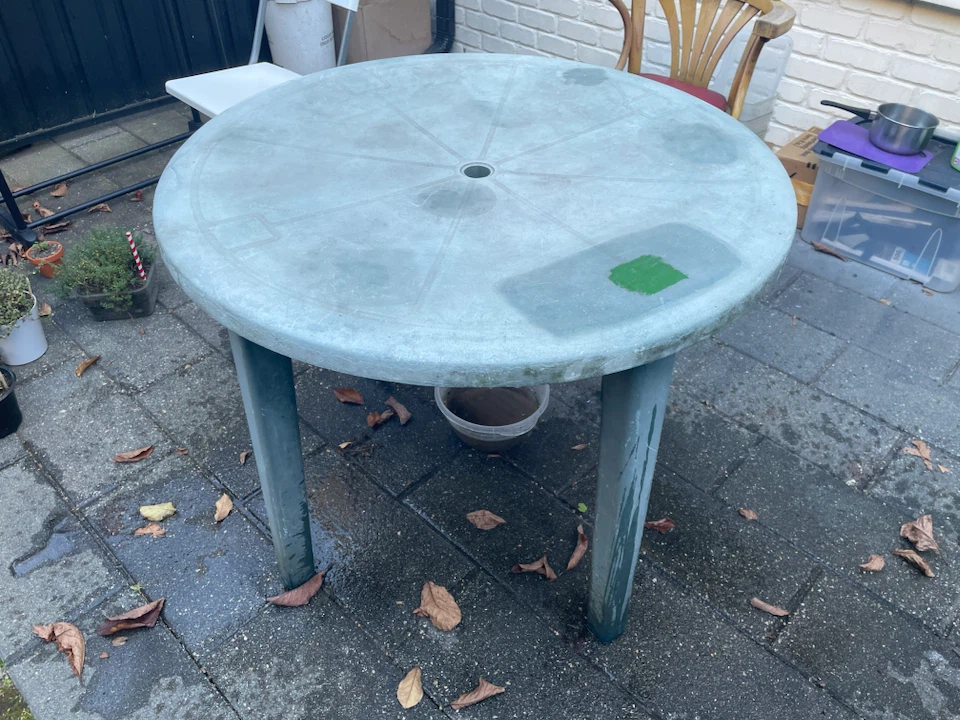 Outdoor patio set with table and four assorted chairs - photo 5