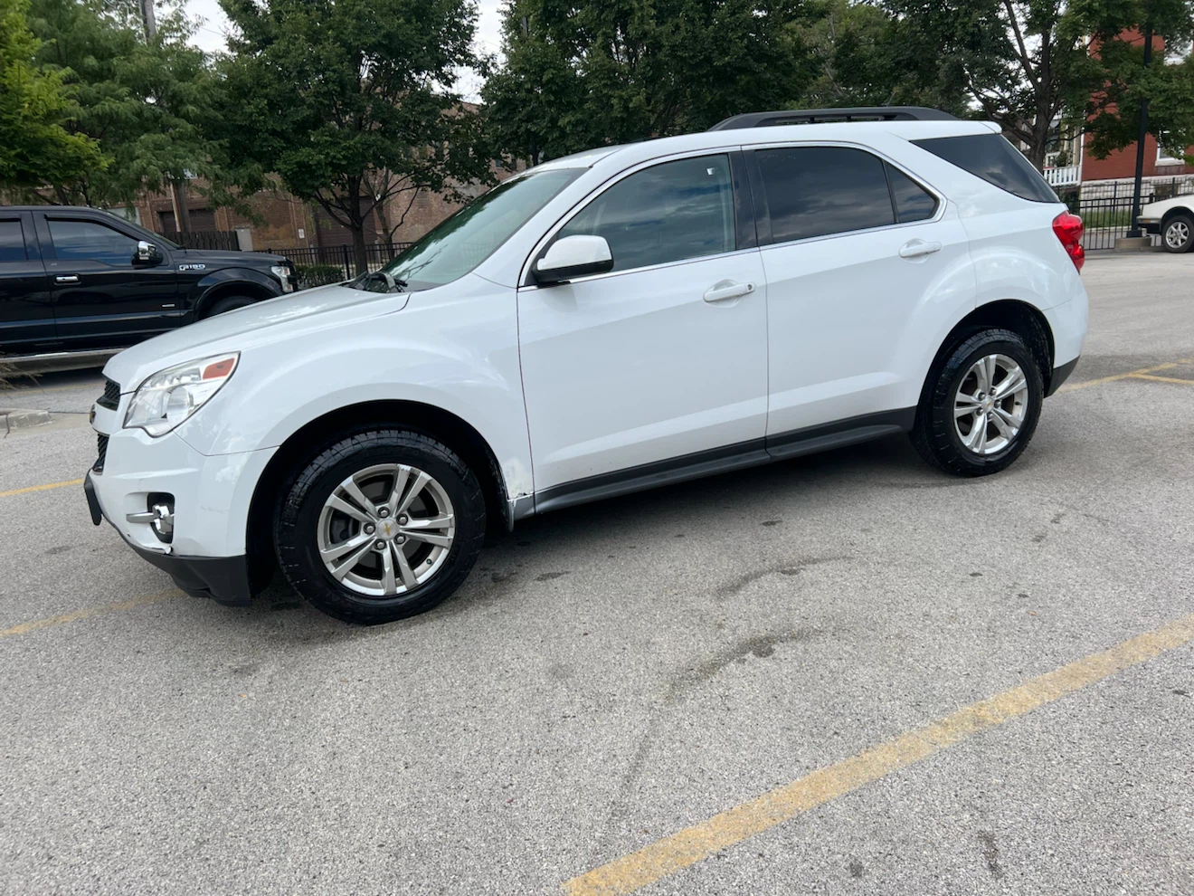 White Chevrolet Equinox SUV 2015