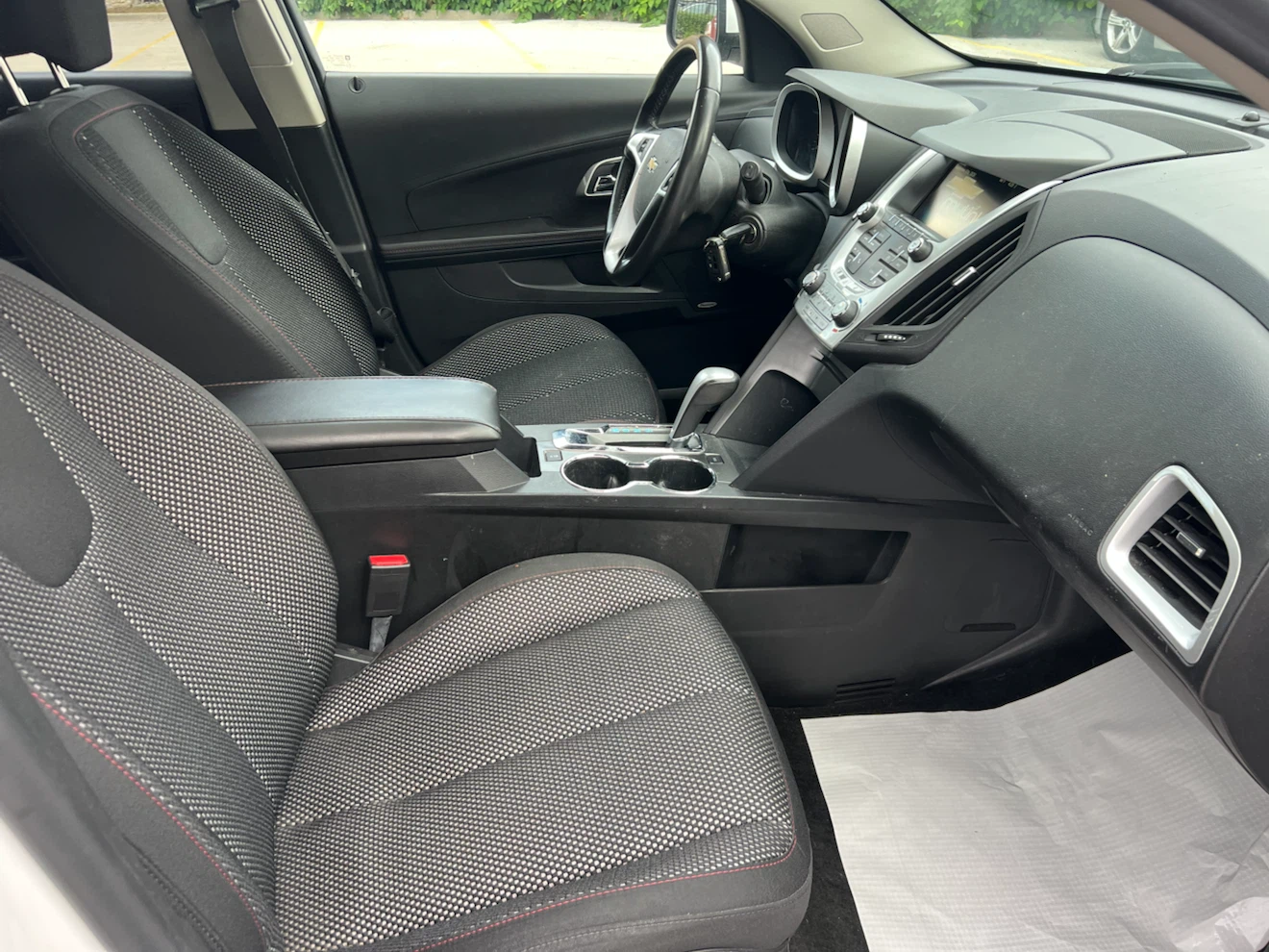 White Chevrolet Equinox SUV 2015 - photo 5