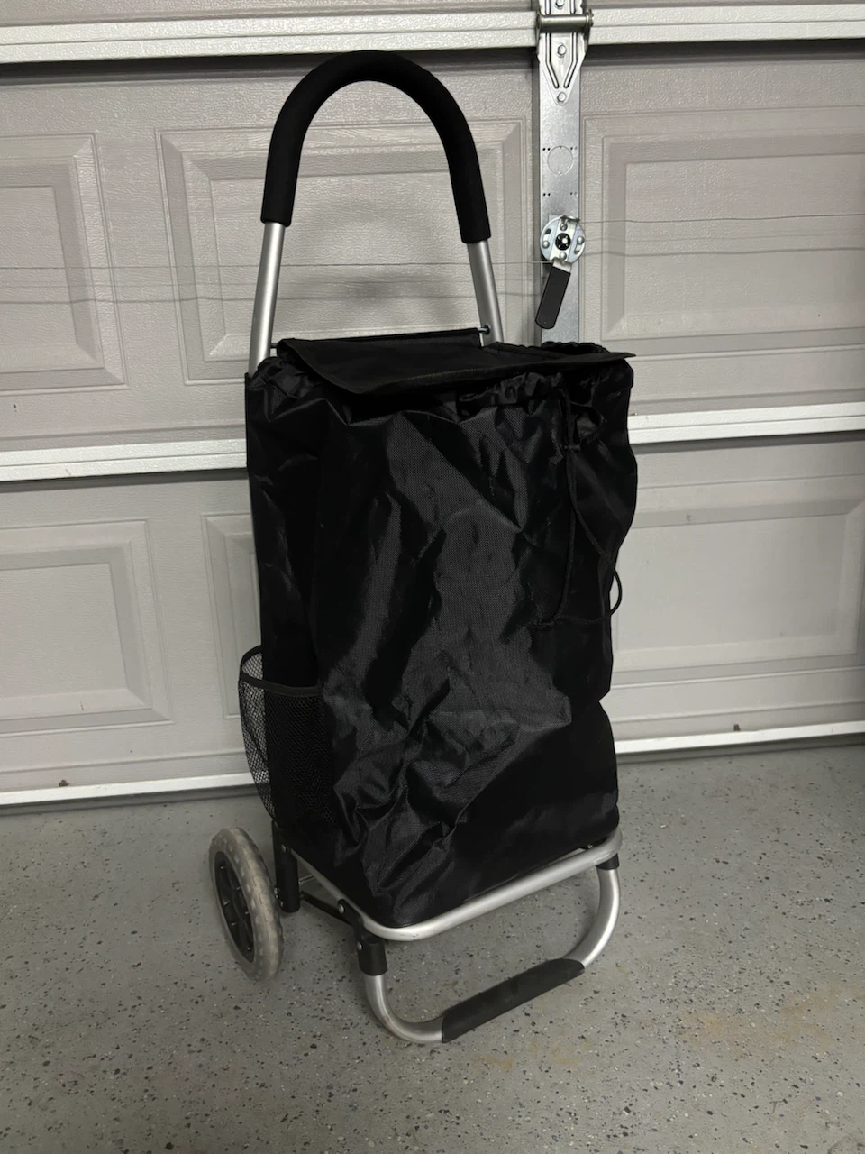 Folding shopping cart