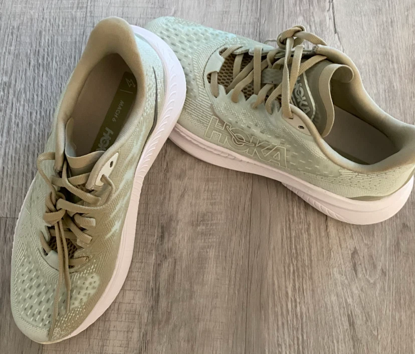 Women's NEW Hoka Mach 6 performance runners. - photo 2