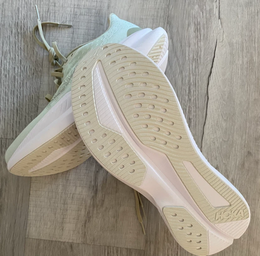 Women's NEW Hoka Mach 6 performance runners. - photo 3
