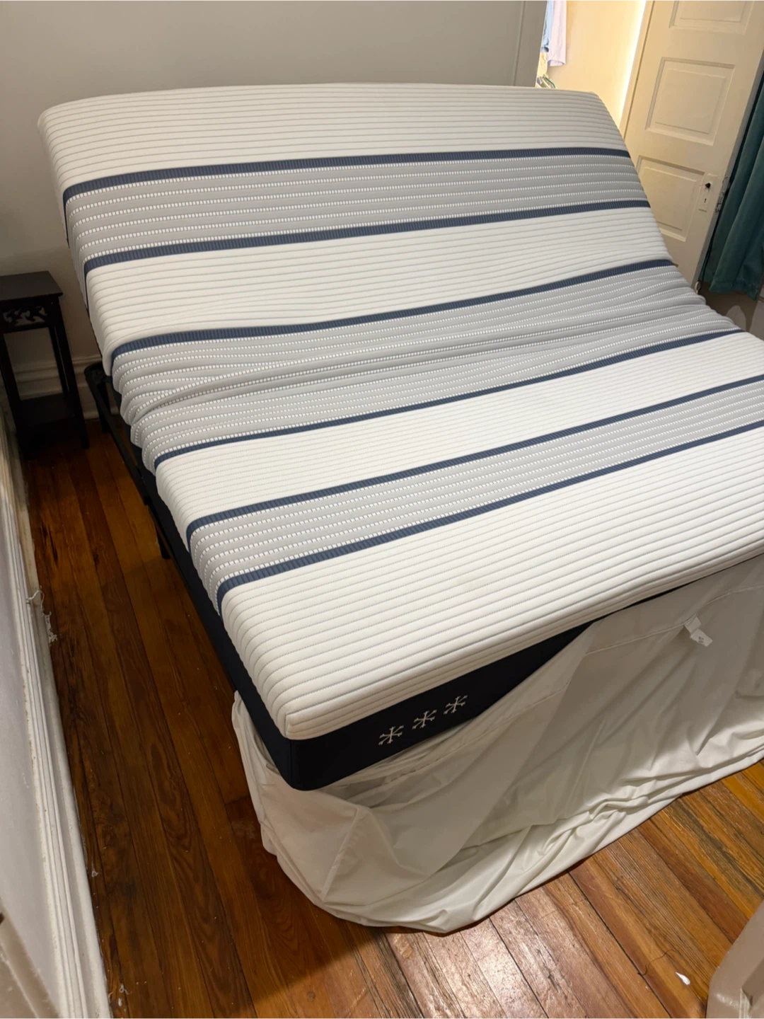 Un combo cama king size,gavetero,tic 32 todo $980