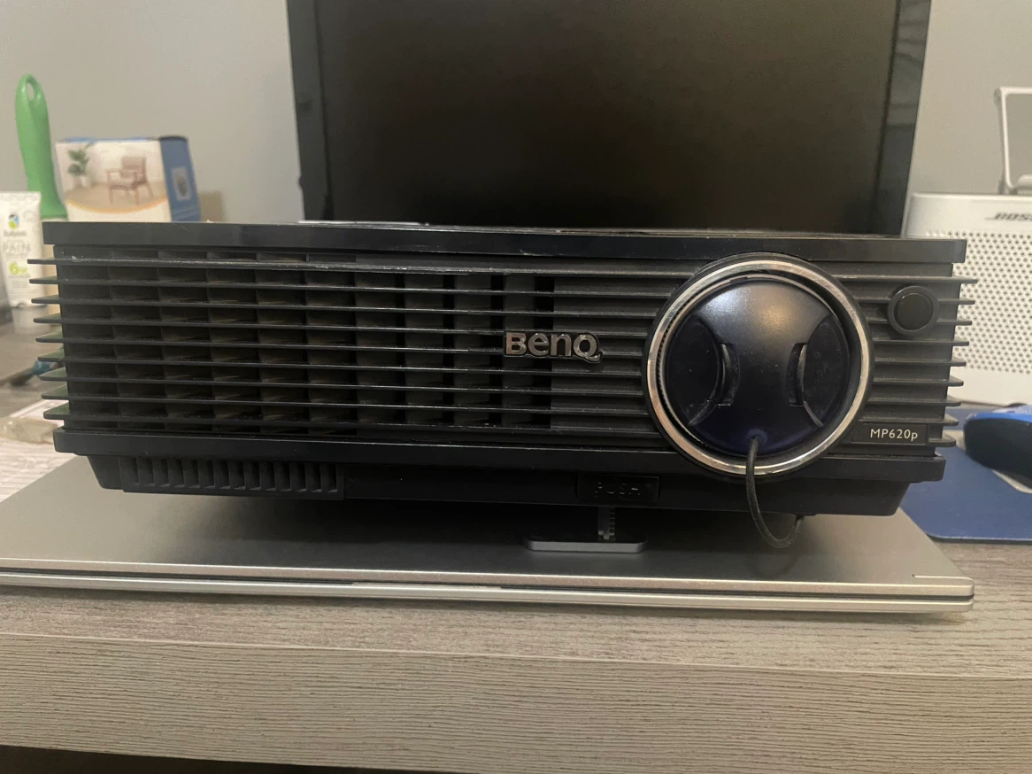 BenQ MP620p DLP Projector