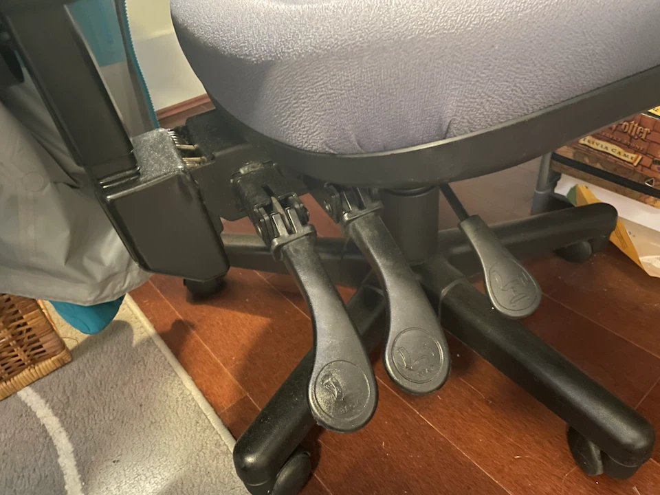 Adjustable Padded Office Chair - photo 2