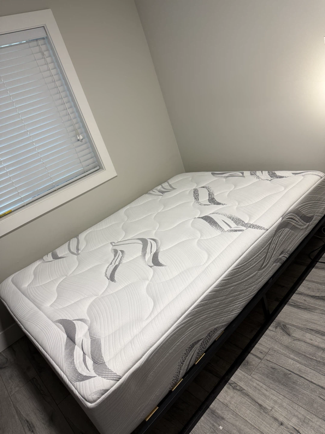 Queen Size Mattress & Metal Bed Frame Set - photo 2