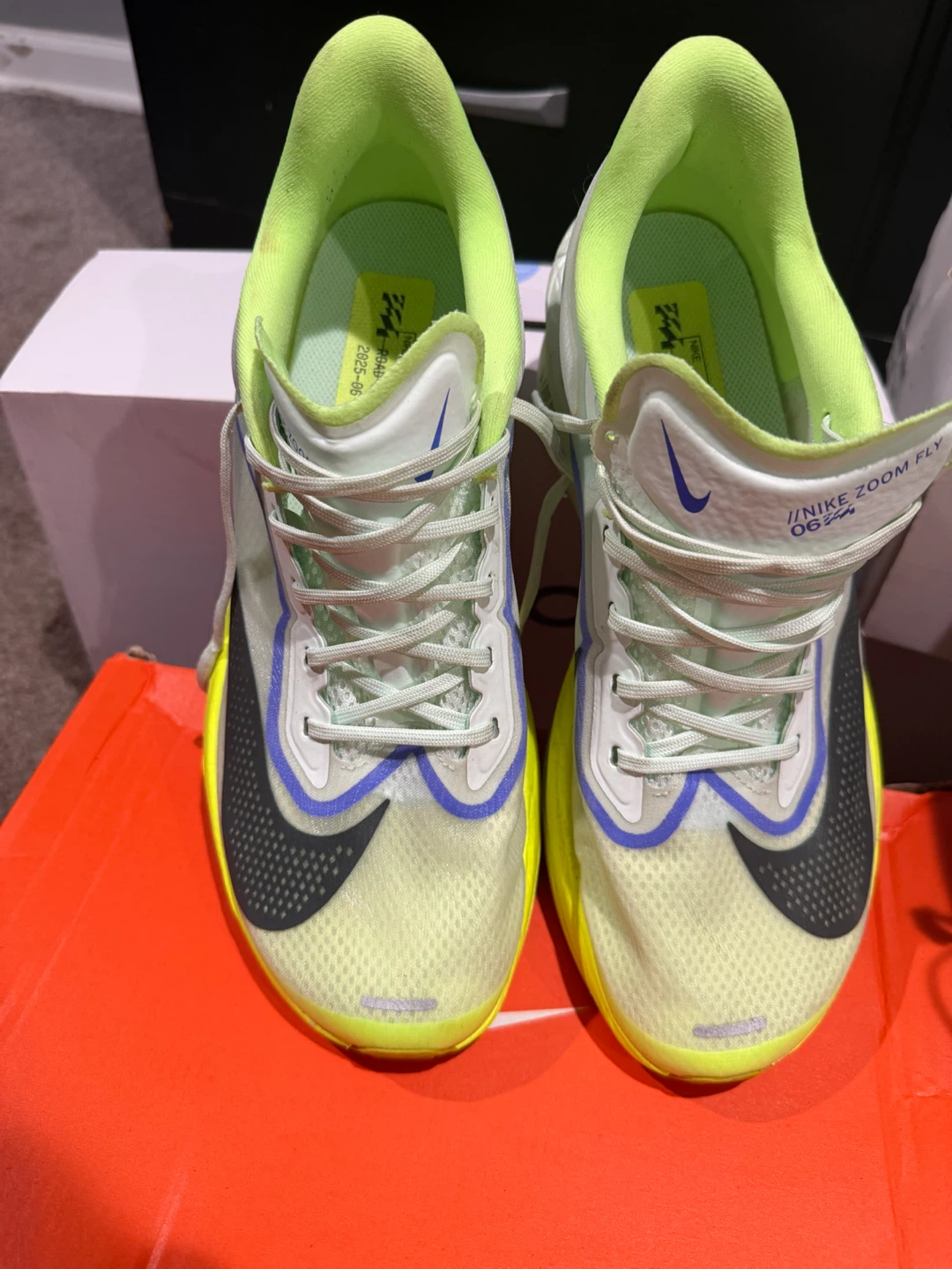 Runing shoes