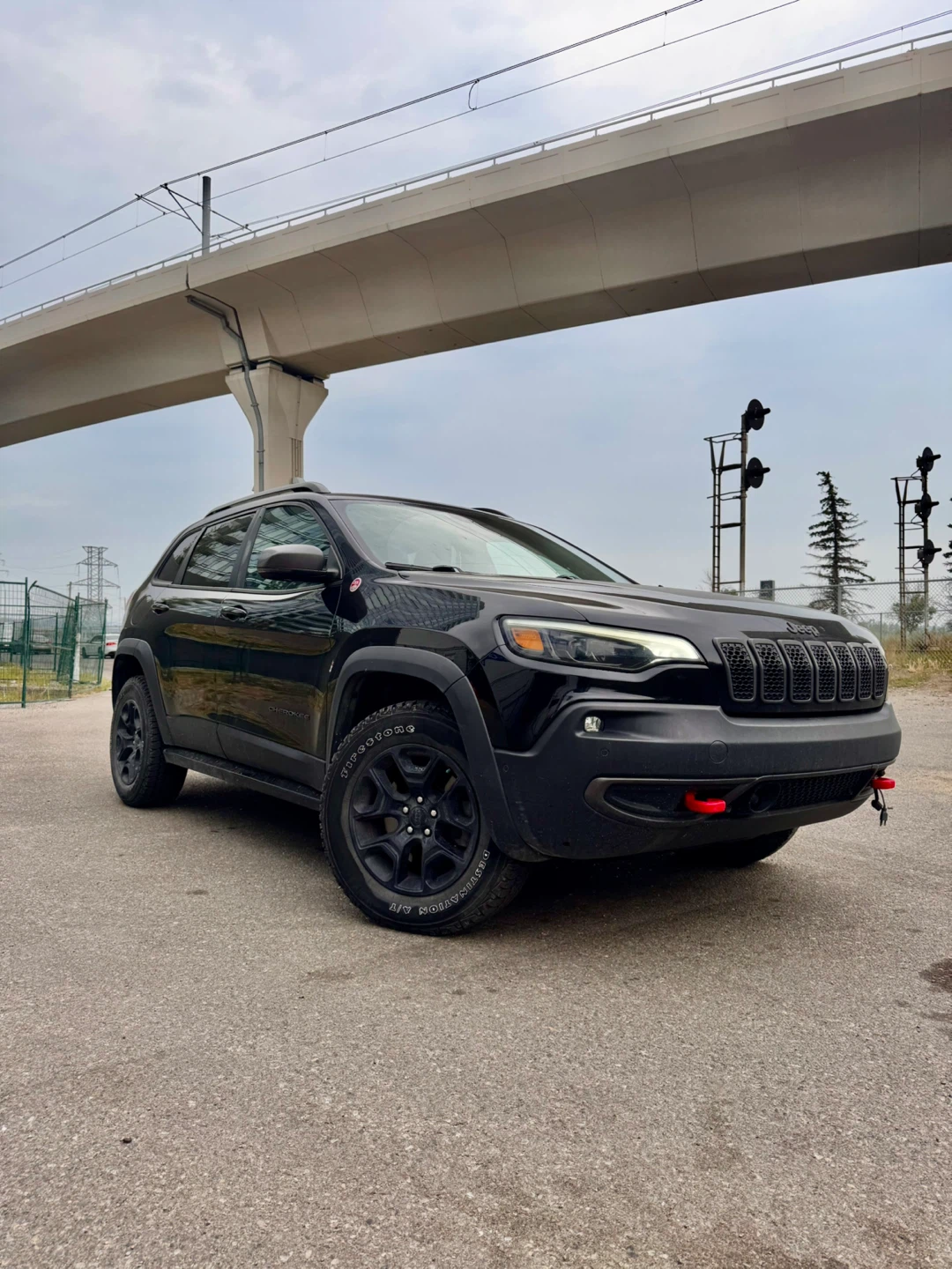 2019 Jeep Cherokee Trailhawk Elite V6 - Fully Loaded! - photo 2