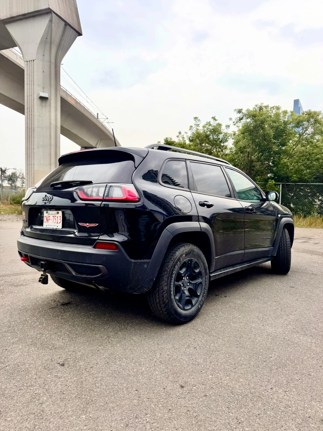 2019 Jeep Cherokee Trailhawk Elite V6 - Fully Loaded! - photo 3