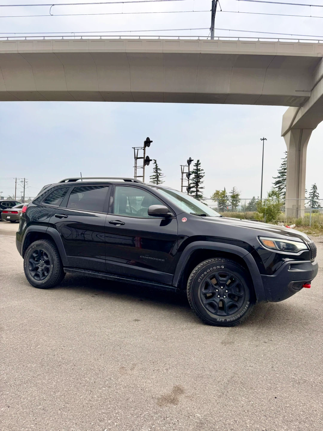 2019 Jeep Cherokee Trailhawk Elite V6 - Fully Loaded! - photo 4