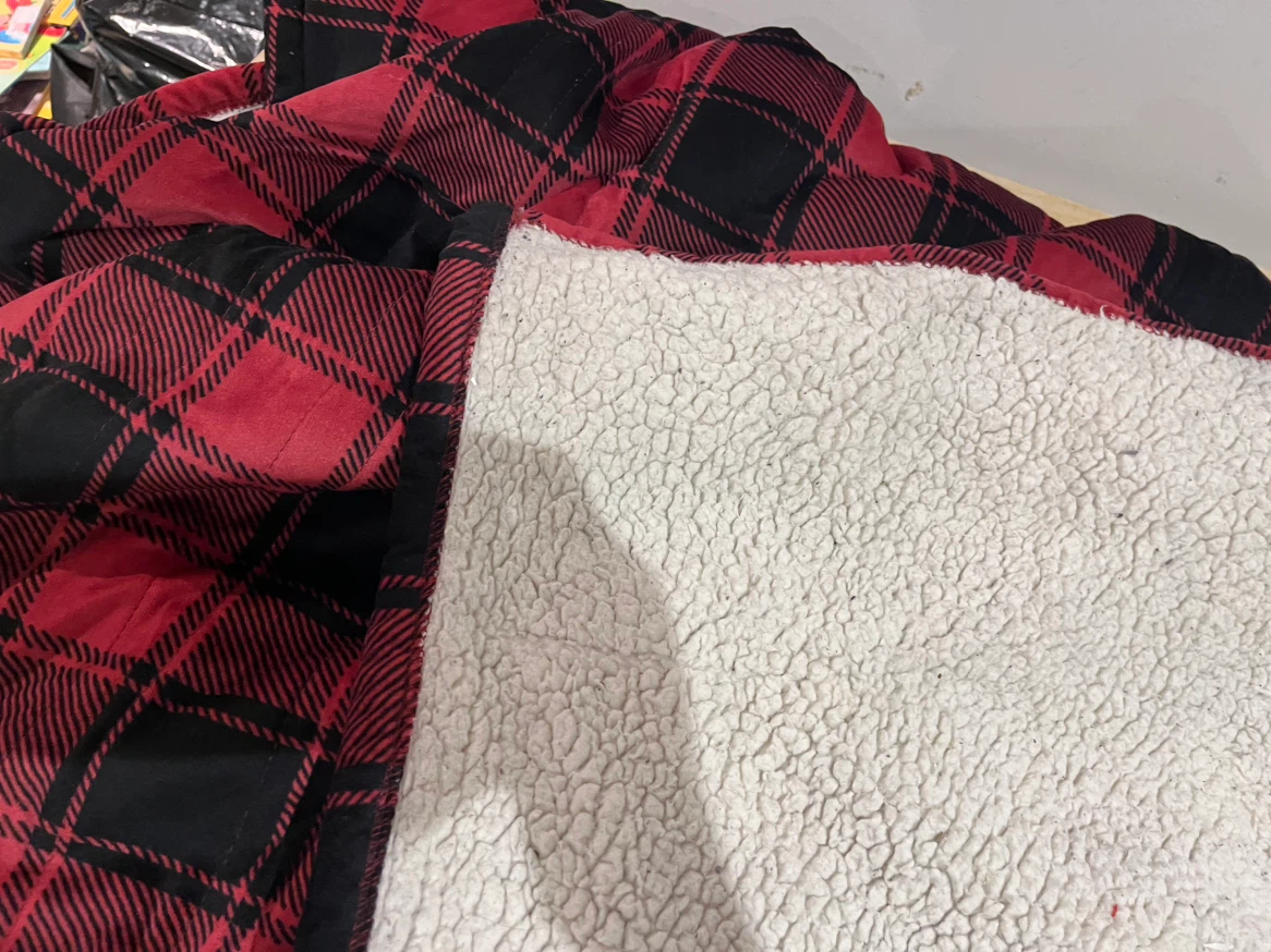 Bundle of heated throw, kids costumes, dress etc - photo 3