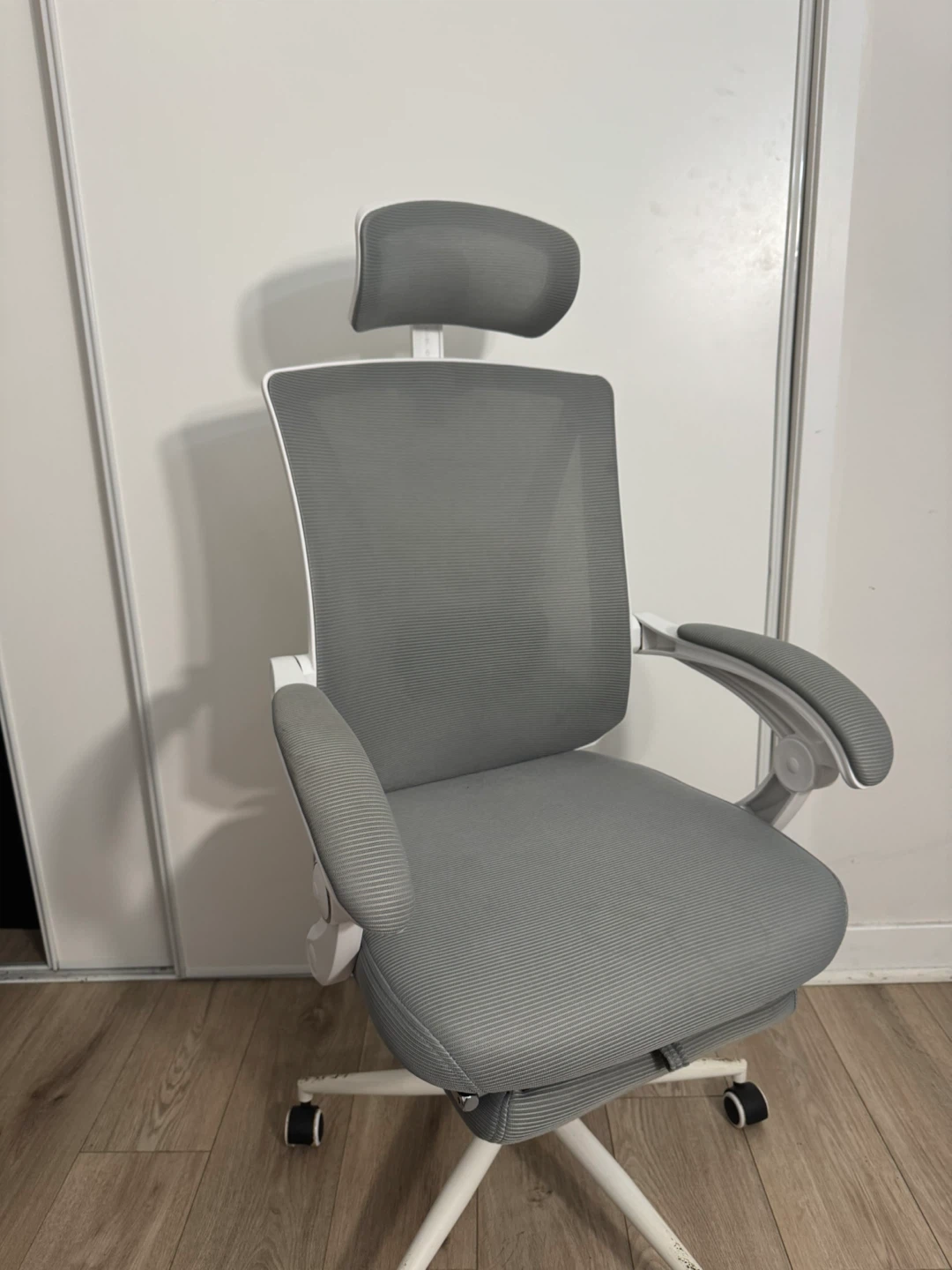 Grey Ergonomic Office Chair with Footrest - photo 3