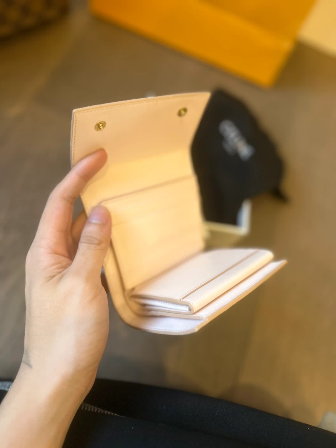 (Authentic) Celine Small Trifold Wallet in Off-White - photo 3