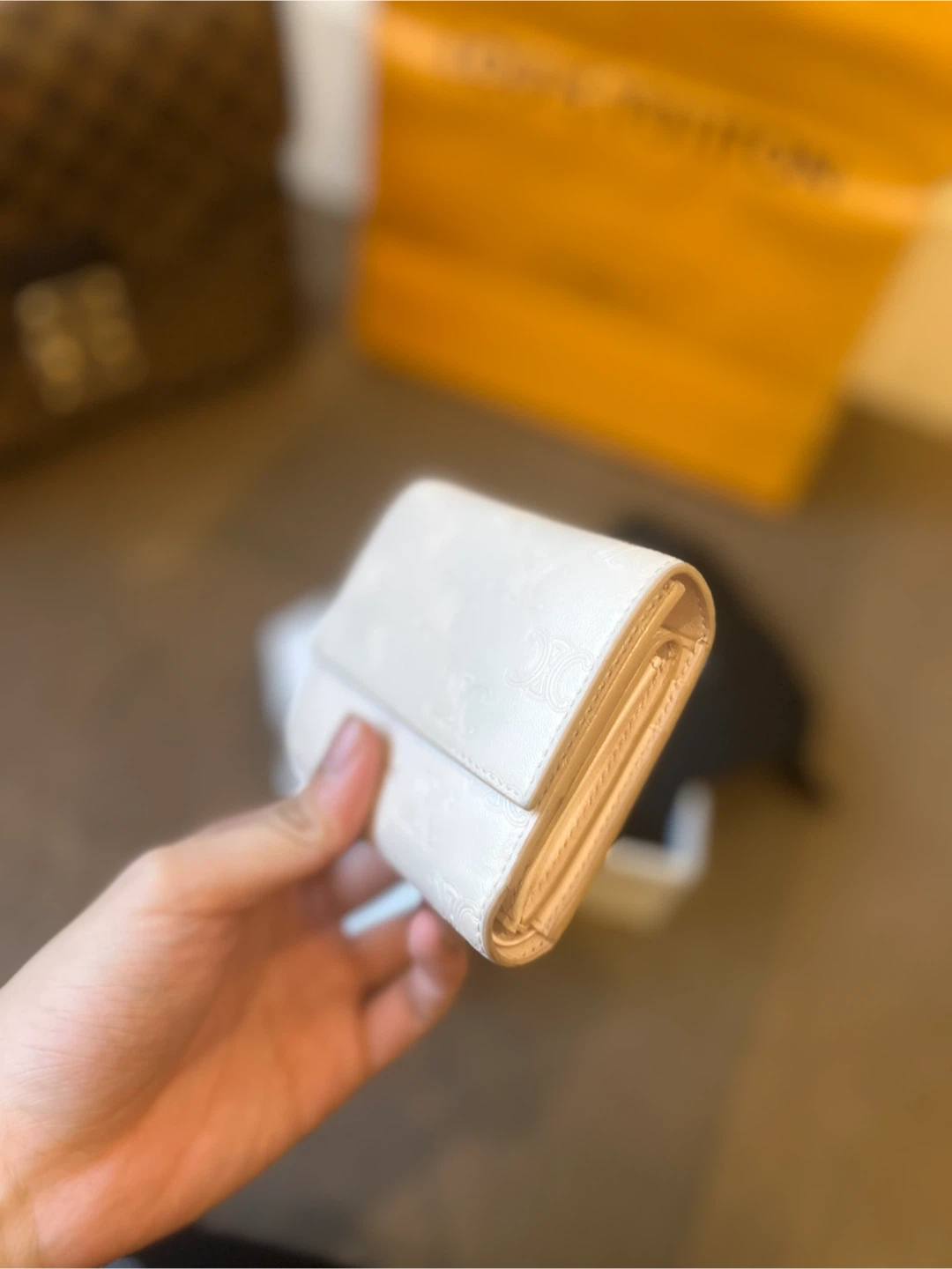 (Authentic) Celine Small Trifold Wallet in Off-White - photo 4
