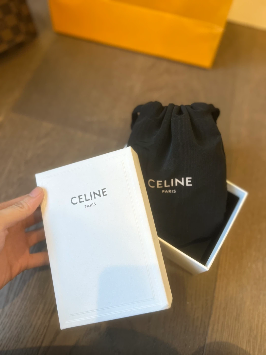 (Authentic) Celine Small Trifold Wallet in Off-White - photo 2