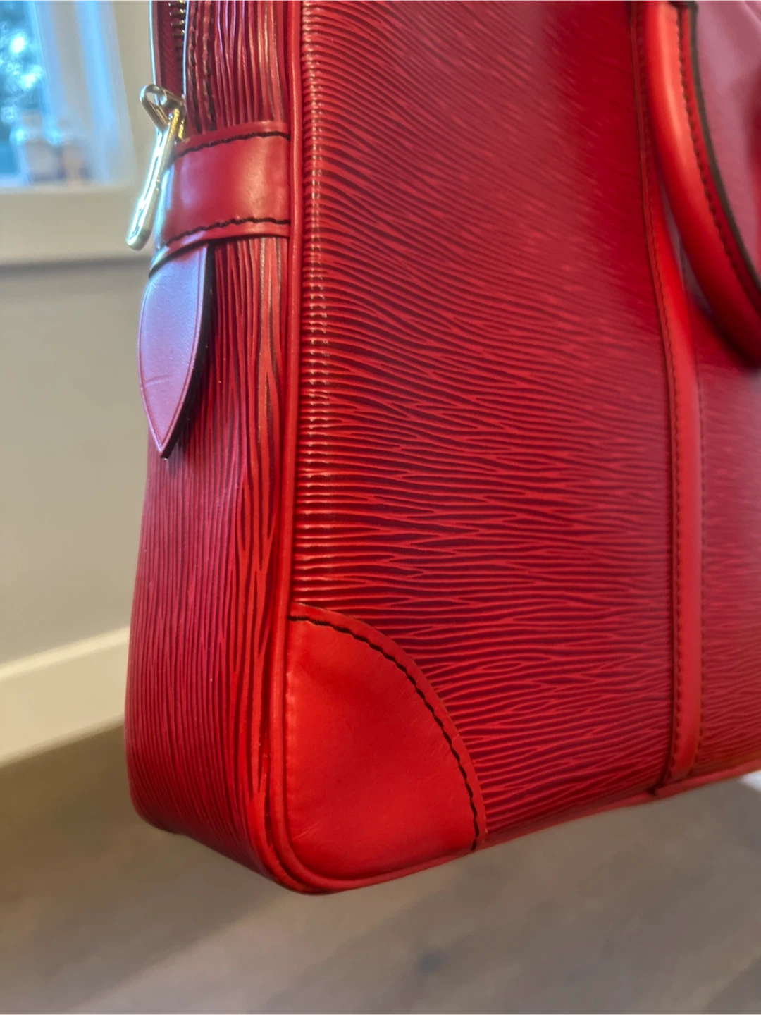 (Authentic) Louis Vuitton Epi Leather Briefcase - photo 3