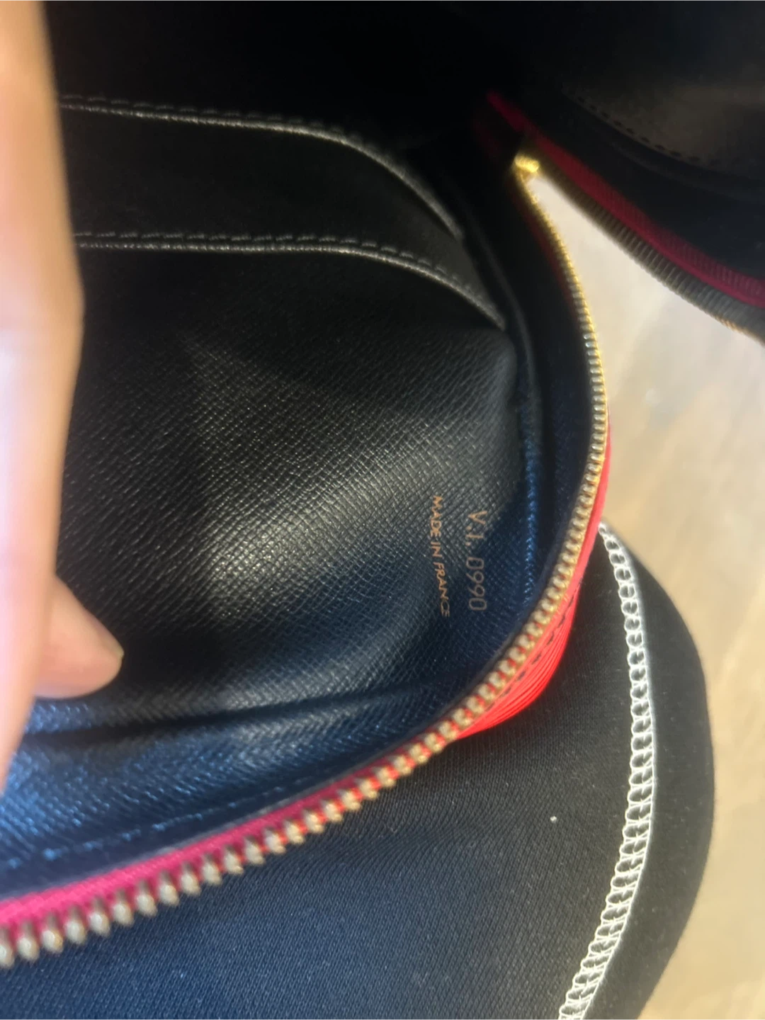 (Authentic) Louis Vuitton Epi Leather Briefcase - photo 5
