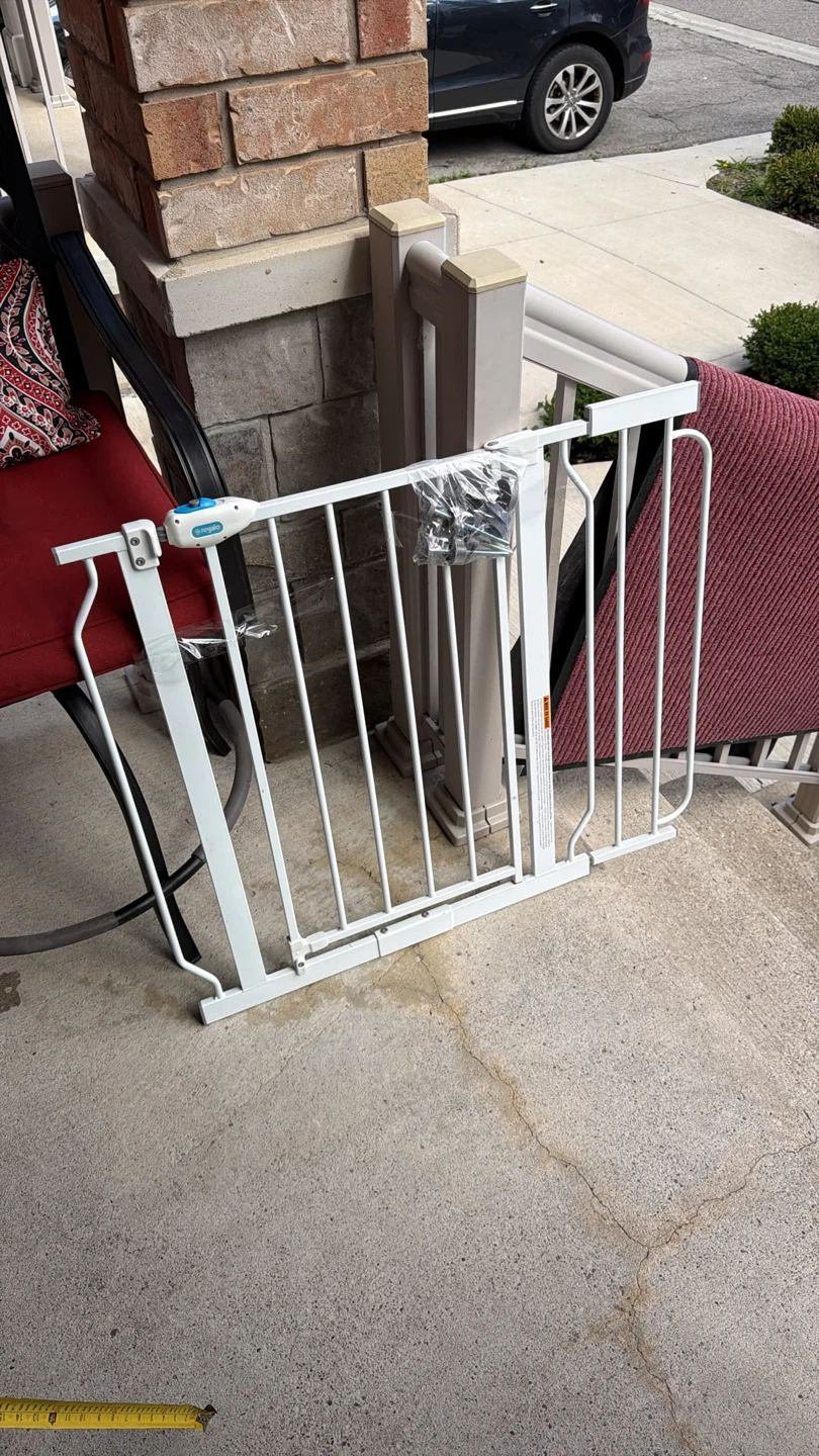 Regalo white baby safety gate