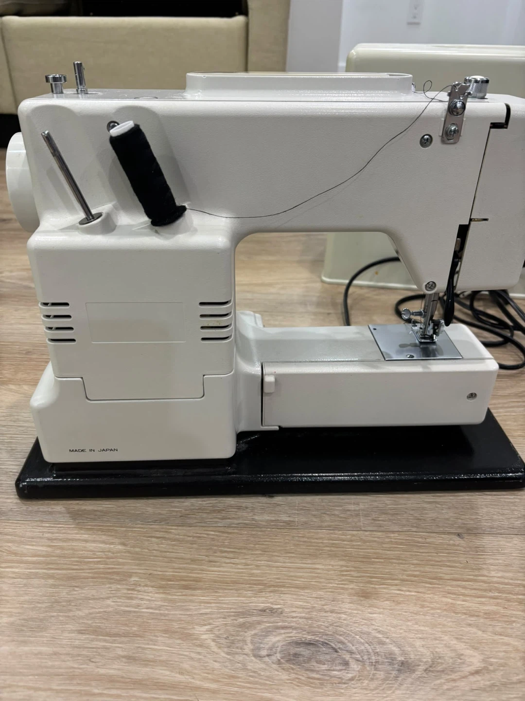 Calanda 728F Sewing Machine - photo 2