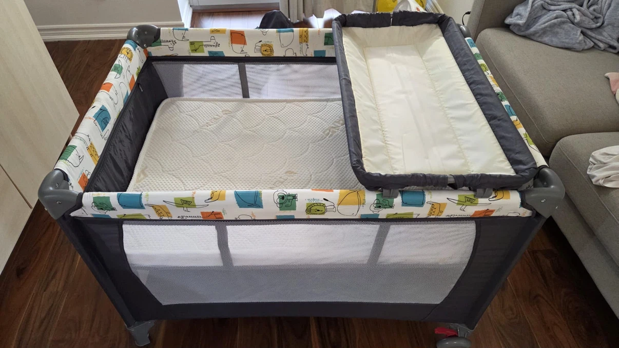 Pack 'n Play with Bassinet and mattress