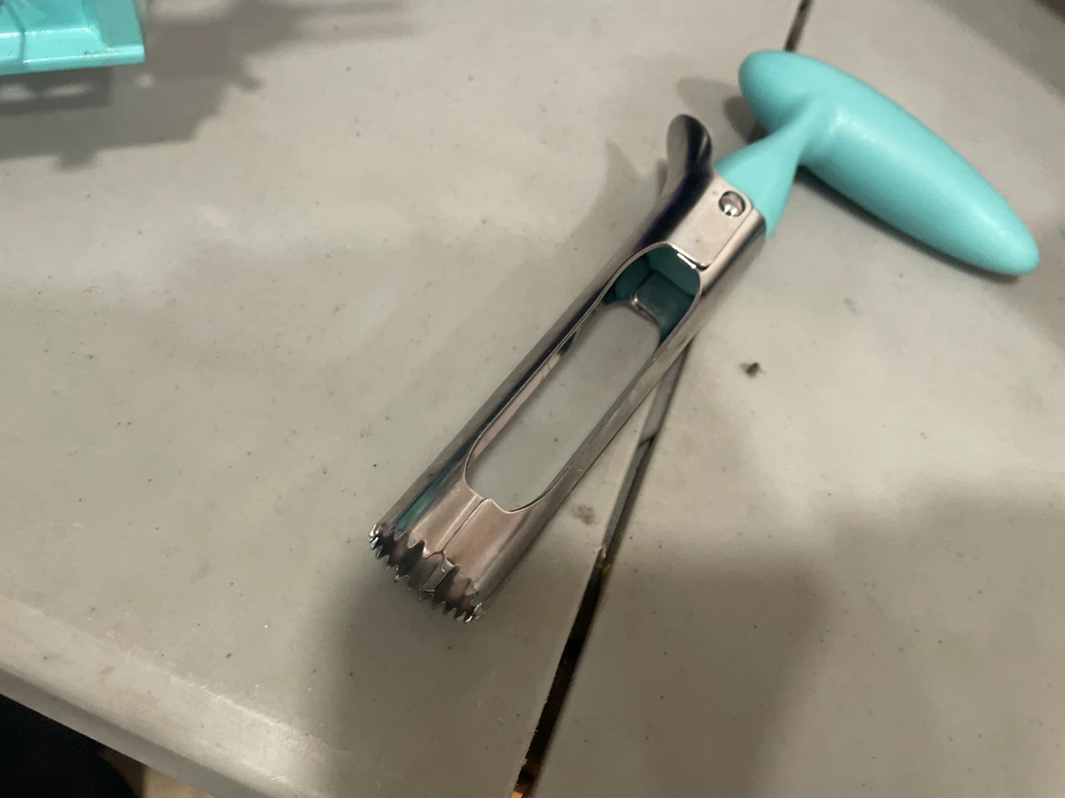 Manual Pineapple Corer and Slicer - photo 2