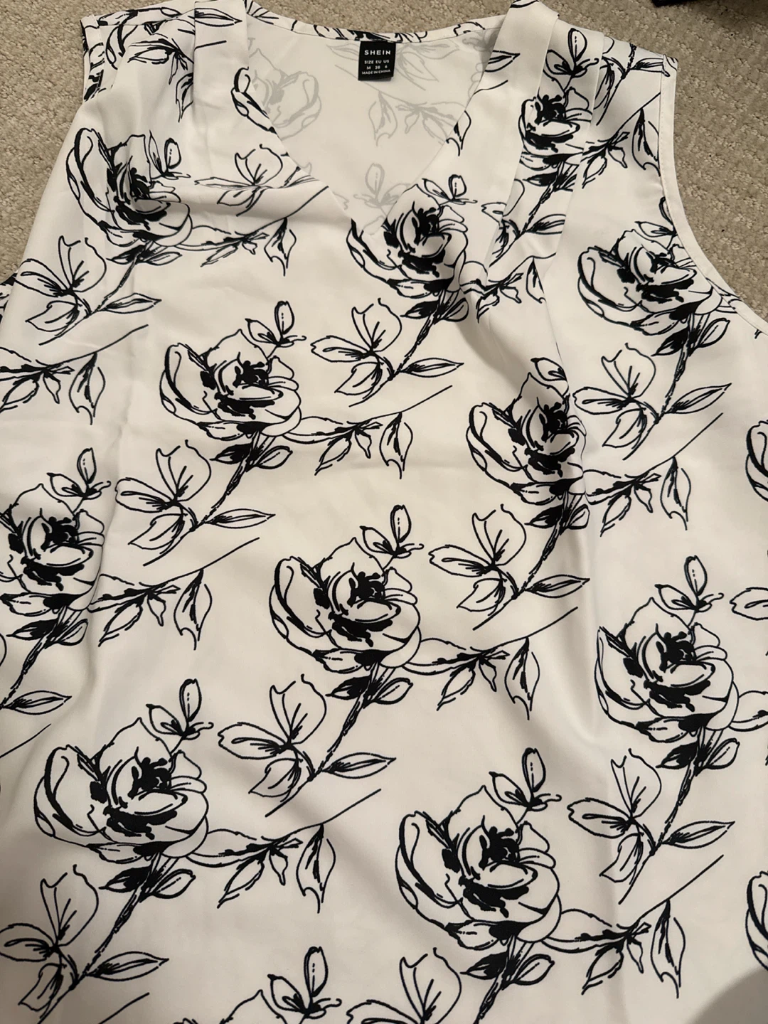 SHEIN Floral Sleeveless V-Neck Top - photo 2