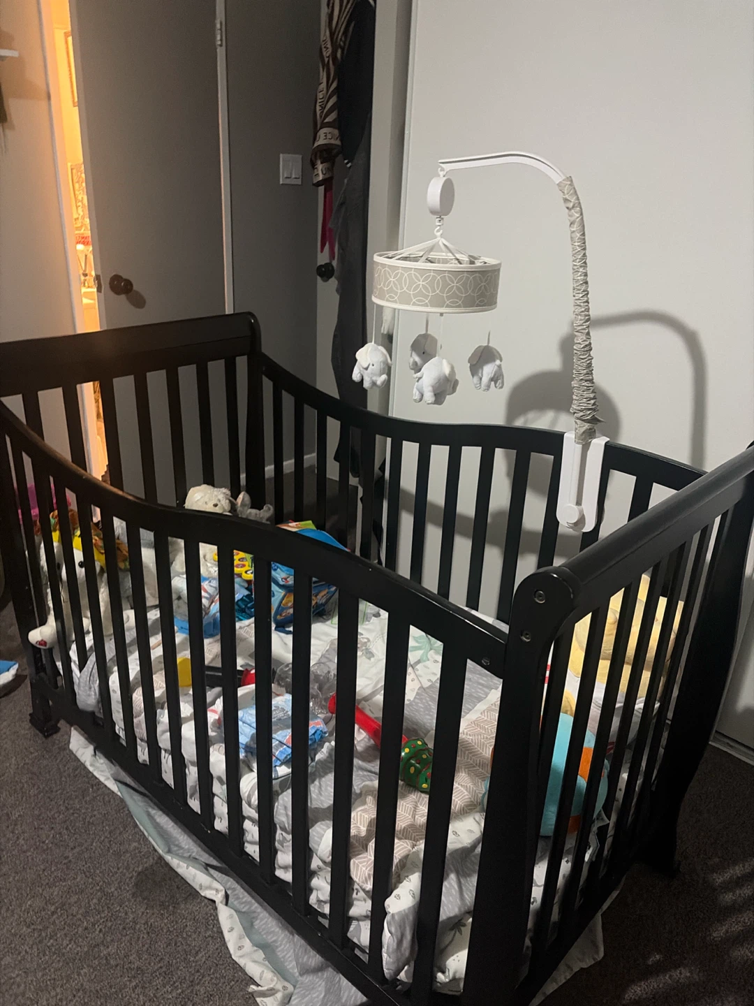 DaVinci Black Baby Crib with Mobile - photo 3