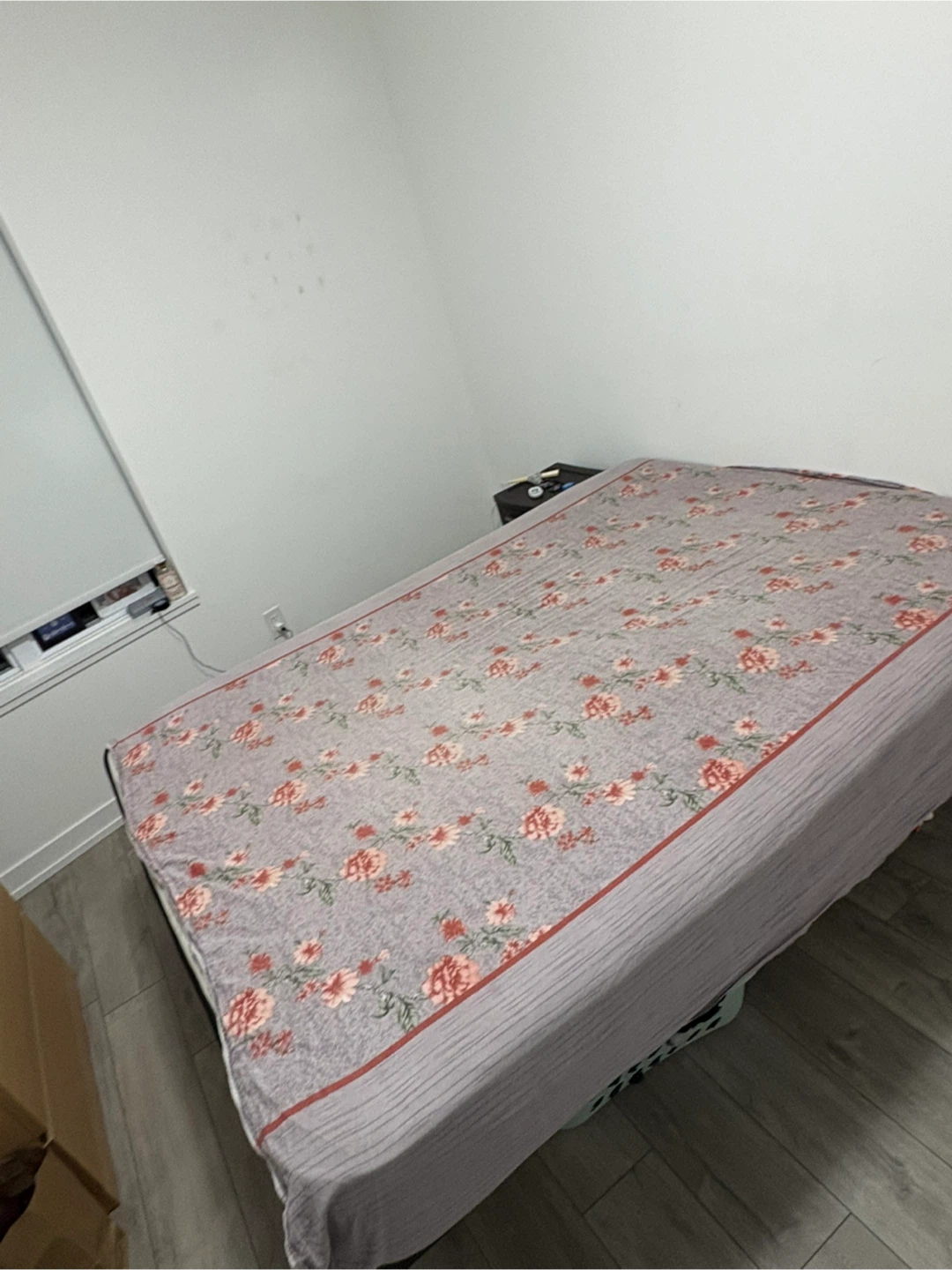 Queen bed frame and mattress - photo 2