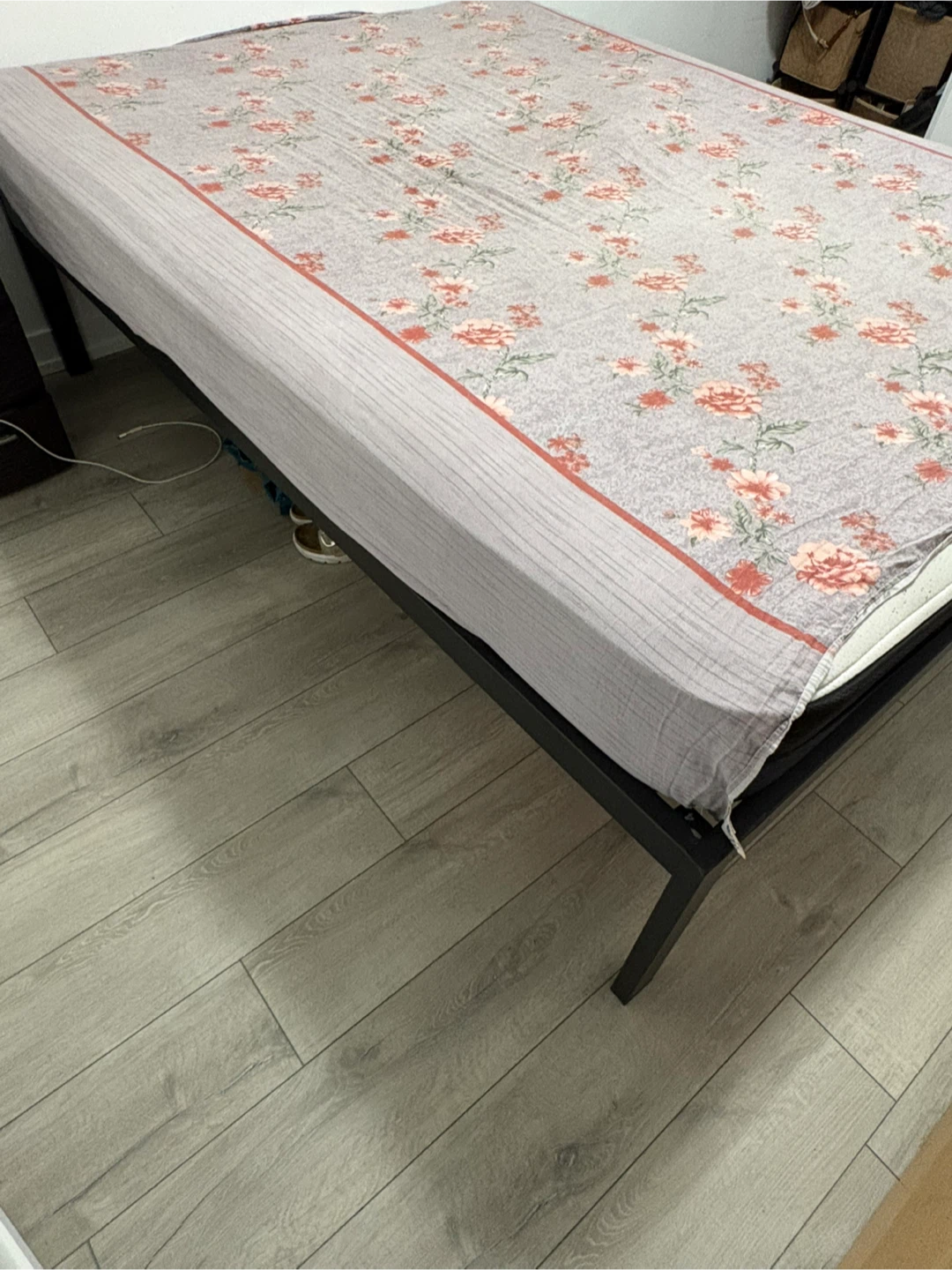 Queen bed frame and mattress - photo 3