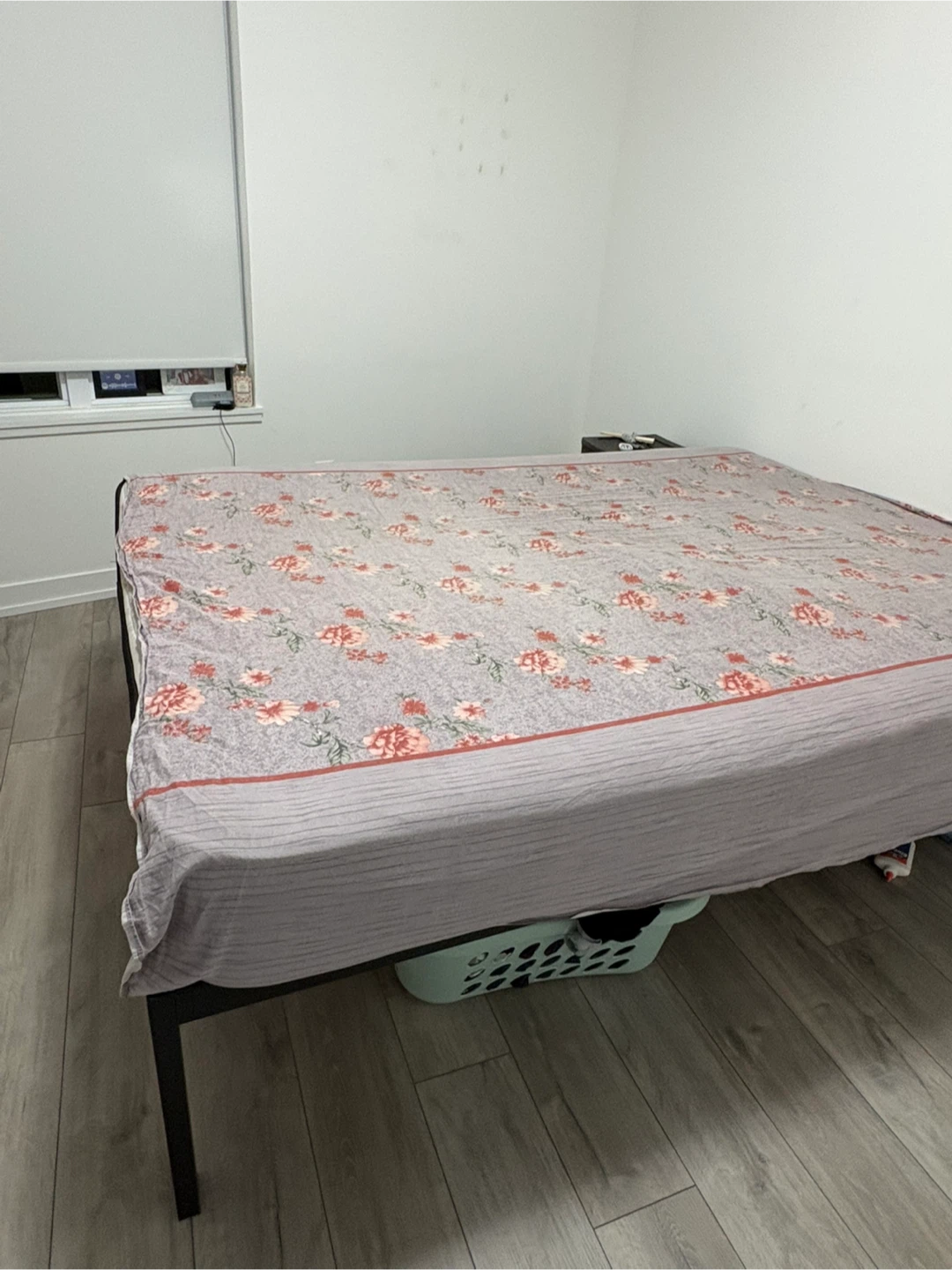 Queen bed frame and mattress - photo 4