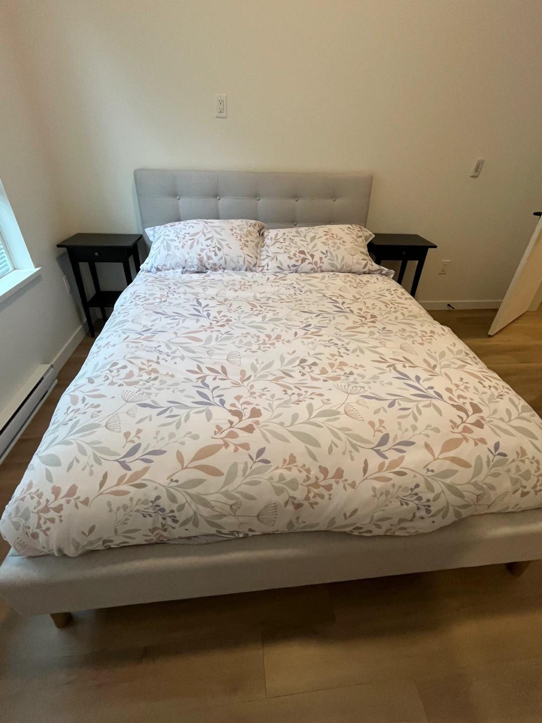 Bed Frame Queen Size-Perfect condition - photo 3