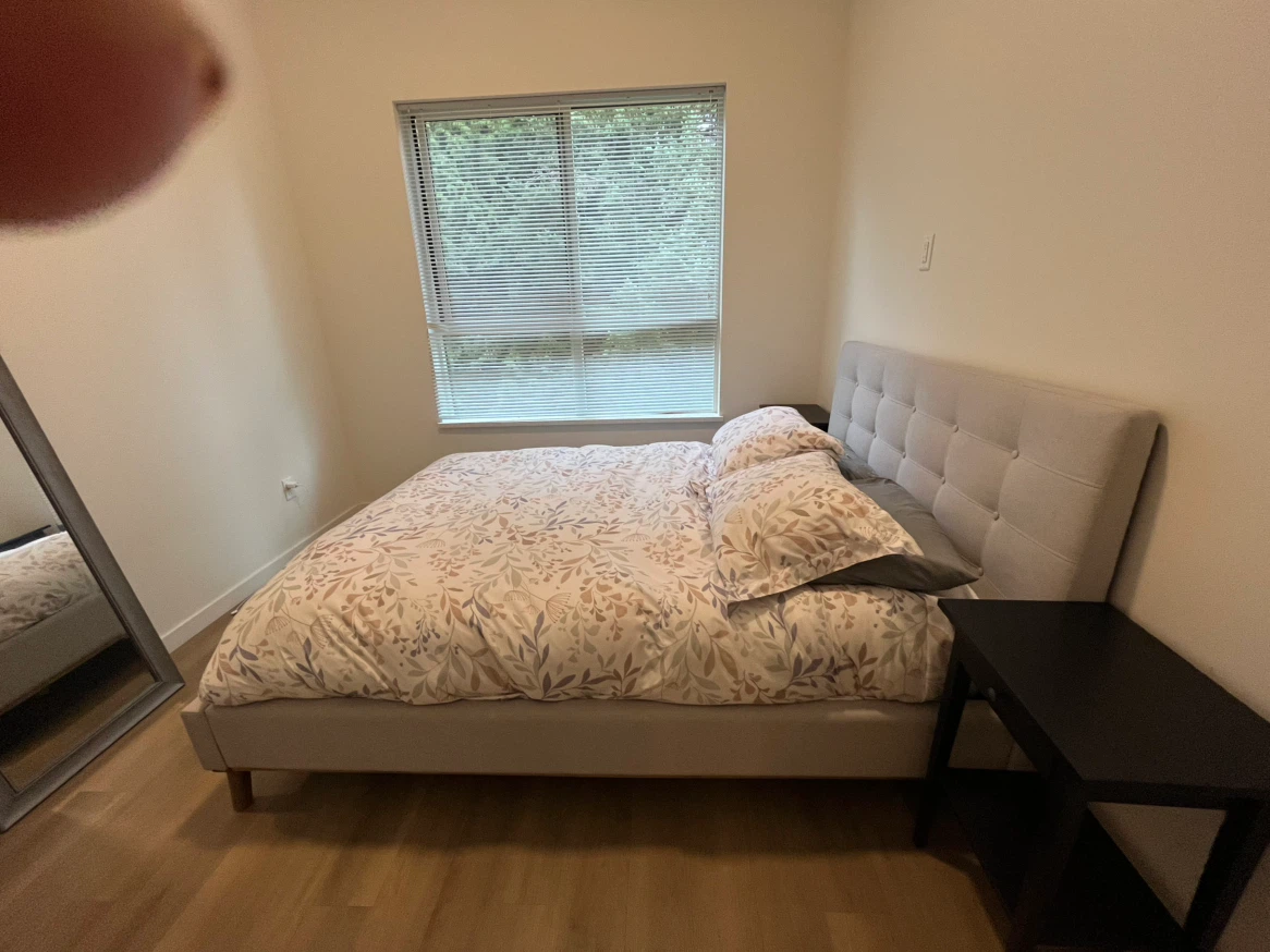 Bed Frame Queen Size-Perfect condition - photo 4