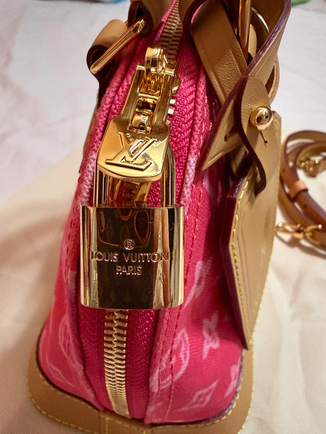 Louis Vuitton Alma BB Pink Monogram Handbag - photo 5