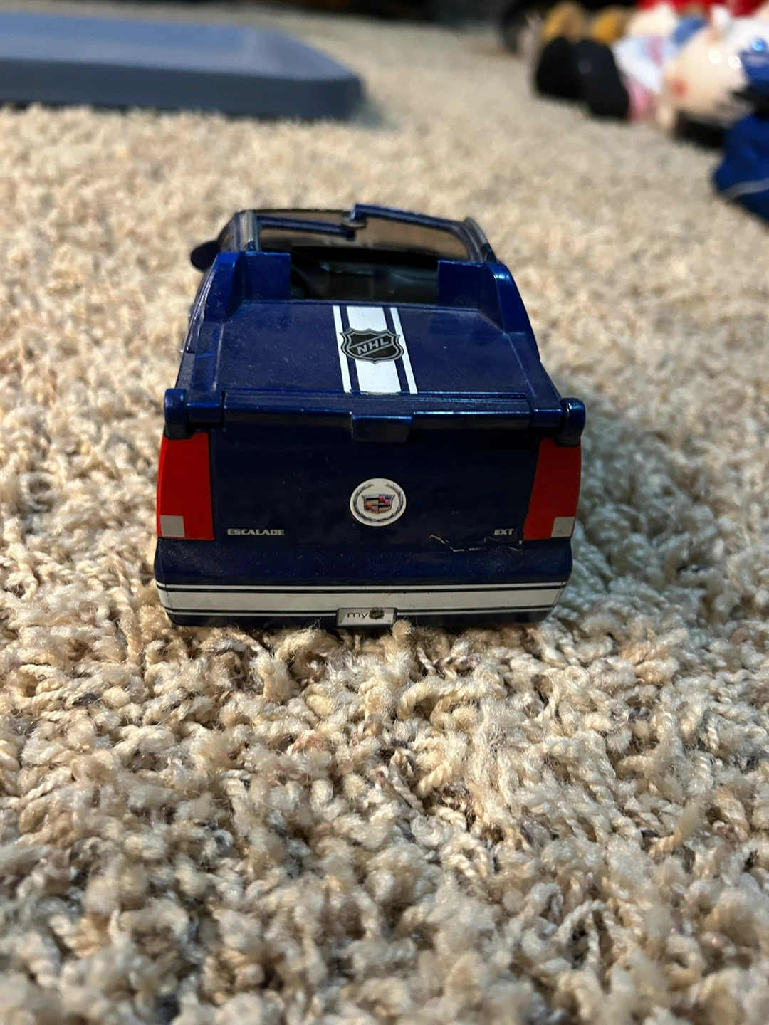 Toronto Maple Leafs Cadillac Escalade EXT Toy Truck - photo 4