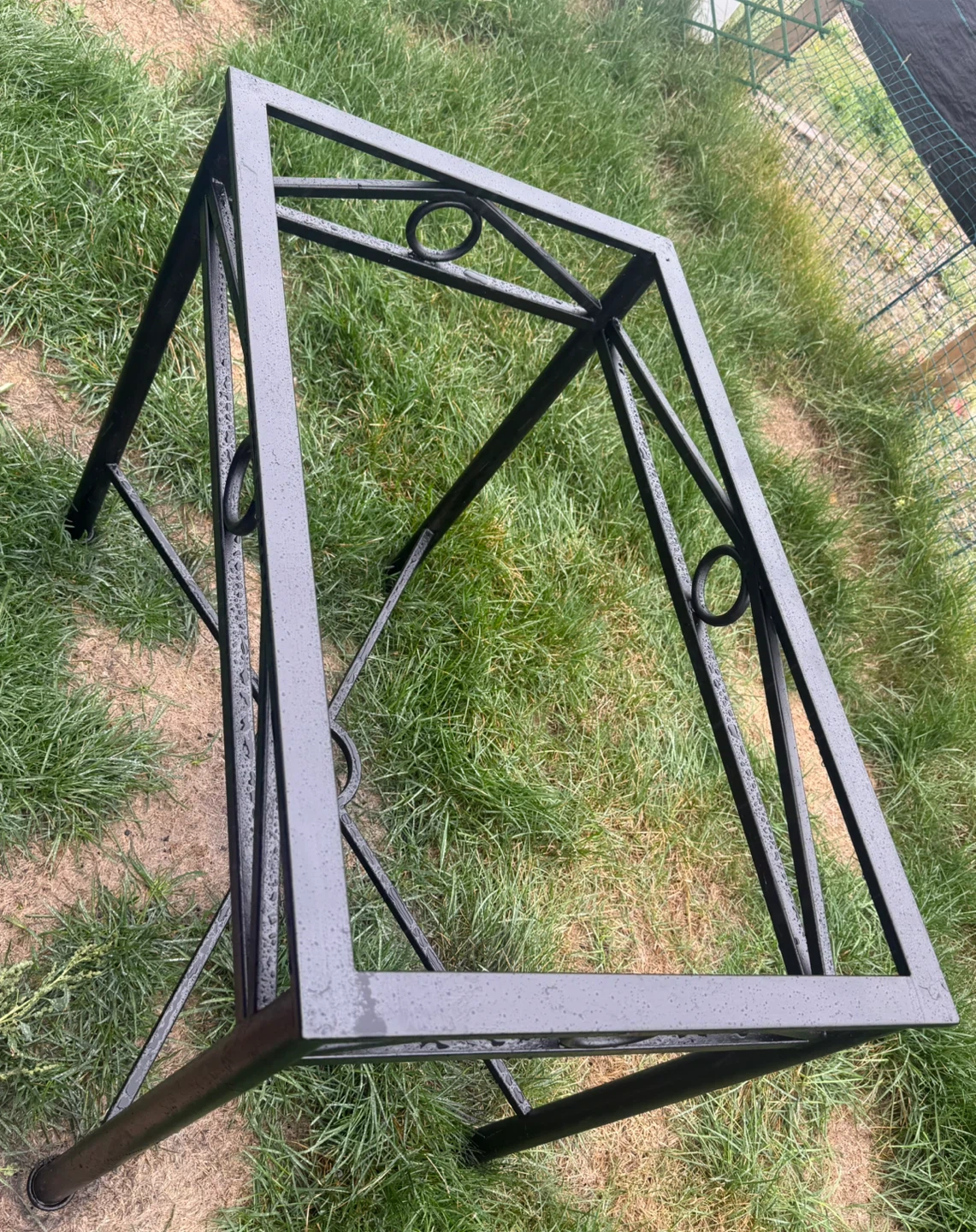 Patio Table with glass top - photo 2