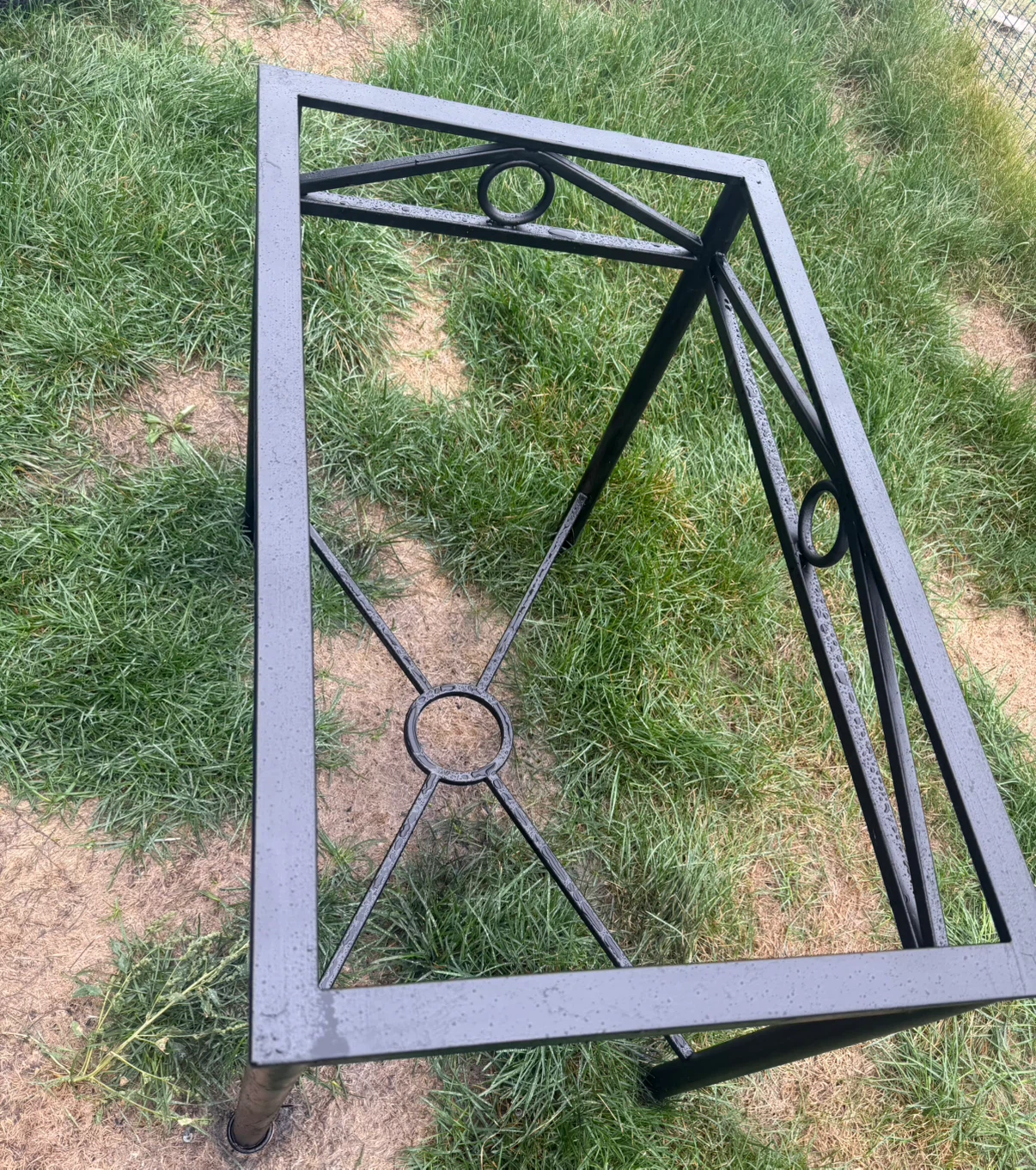 Patio Table with glass top - photo 3
