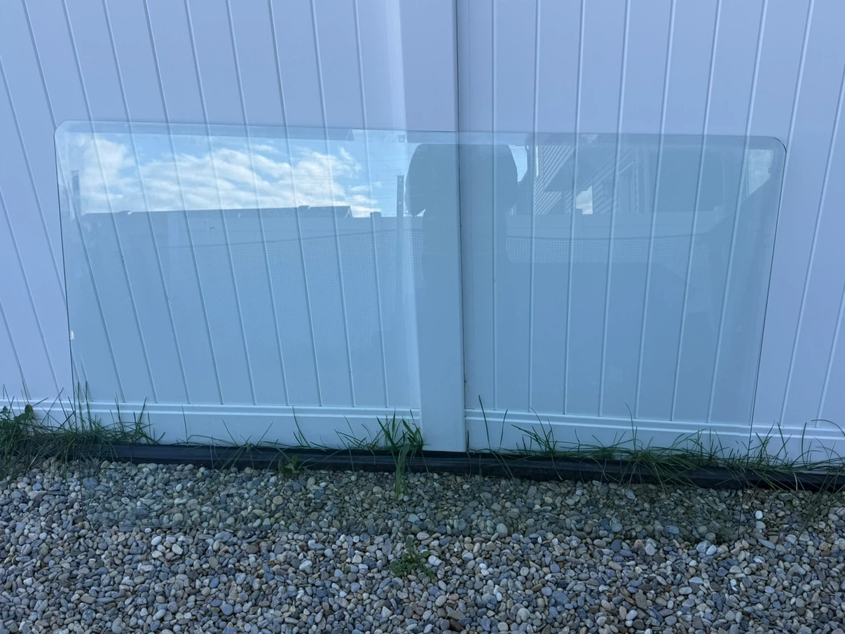 Patio Table with glass top - photo 4