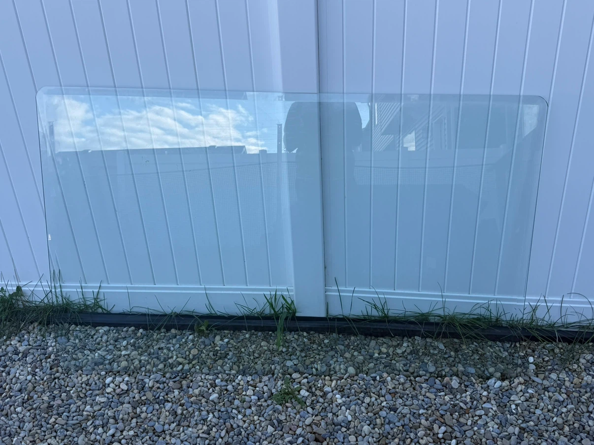 Patio Table with glass top - photo 5