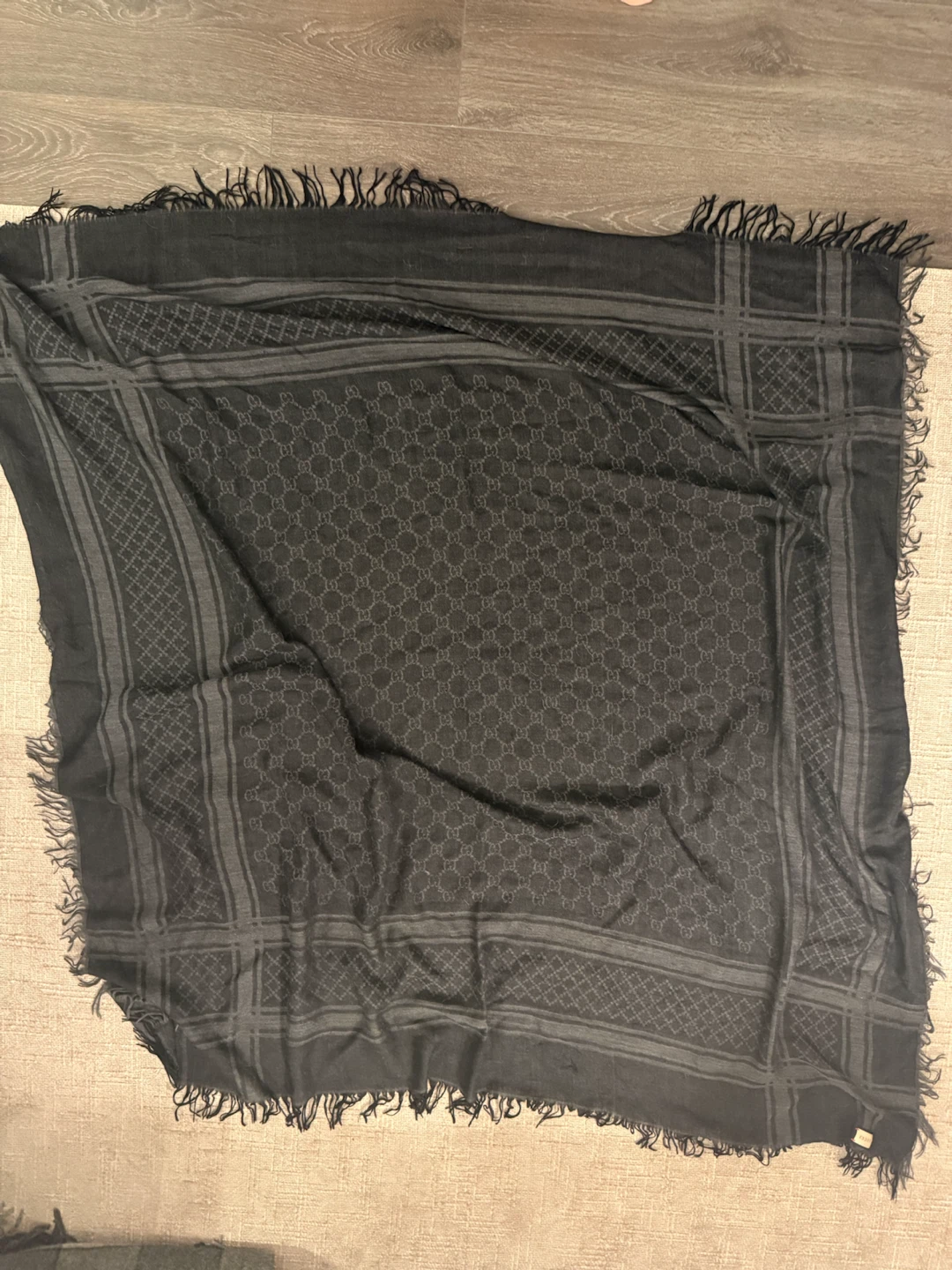 Gucci GG Monogram Scarf in Black grey silk wool - photo 4
