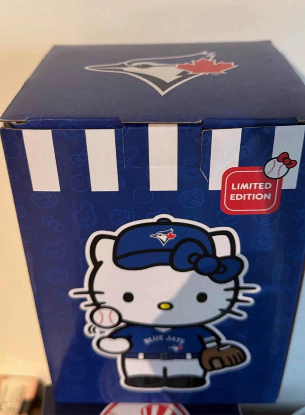 Toronto Blue Jays Hello Kitty Bobblehead - photo 3
