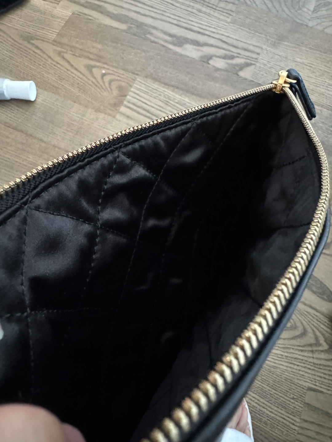 Chanel black leather flat pouch - photo 5
