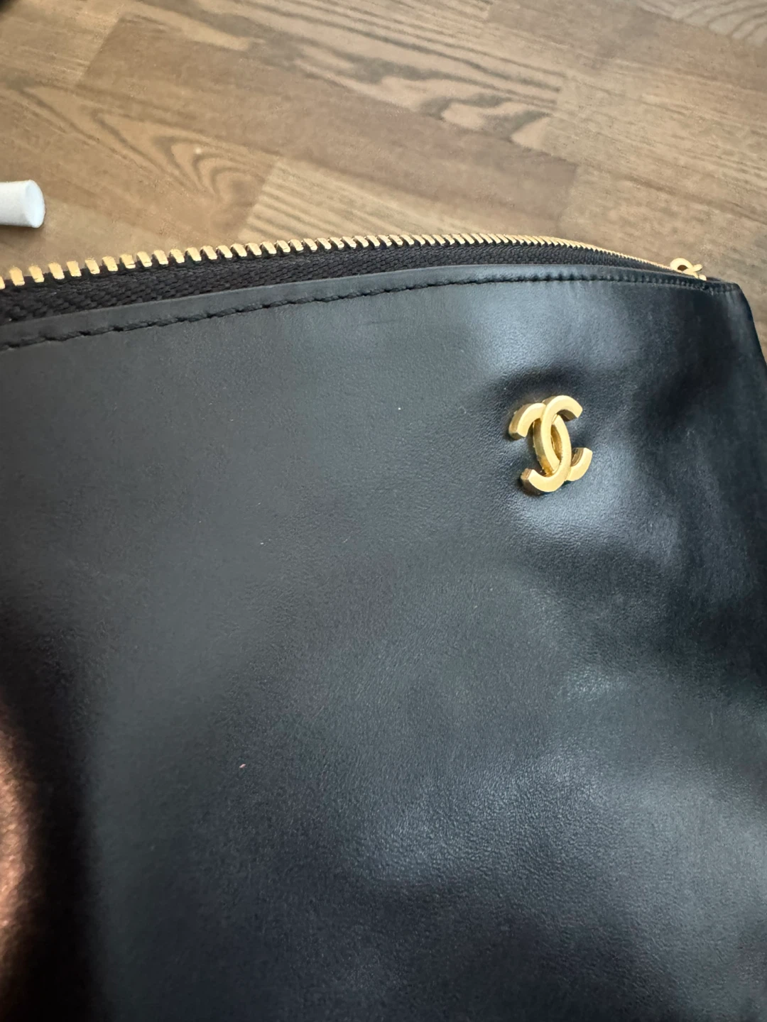 Chanel black leather flat pouch - photo 3